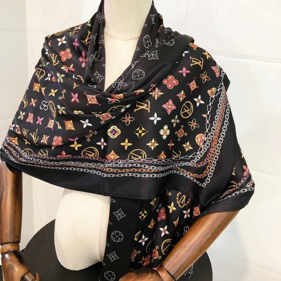 Black spot scarf